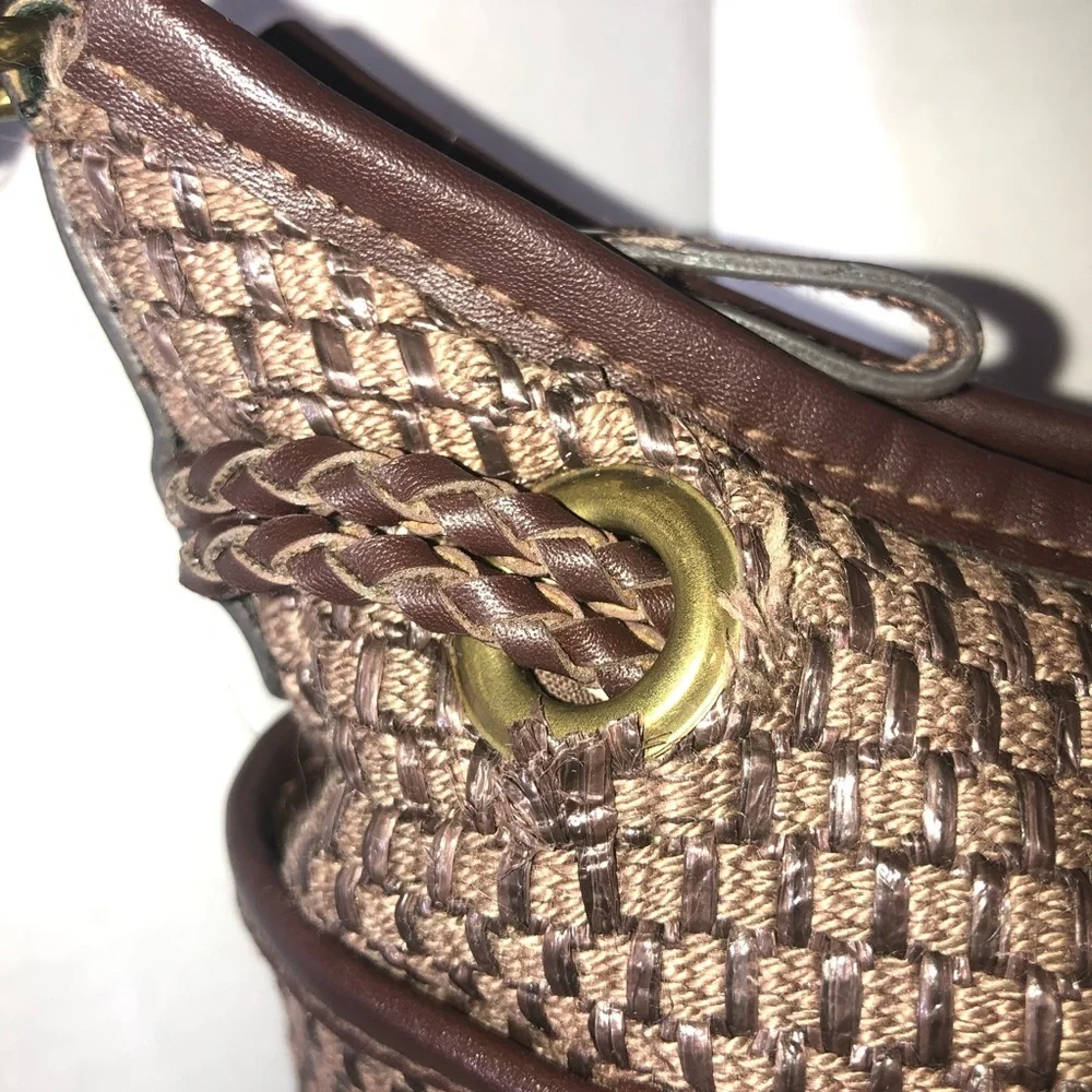 Relic Weaved Tassel Purse - Picture 6 of 15